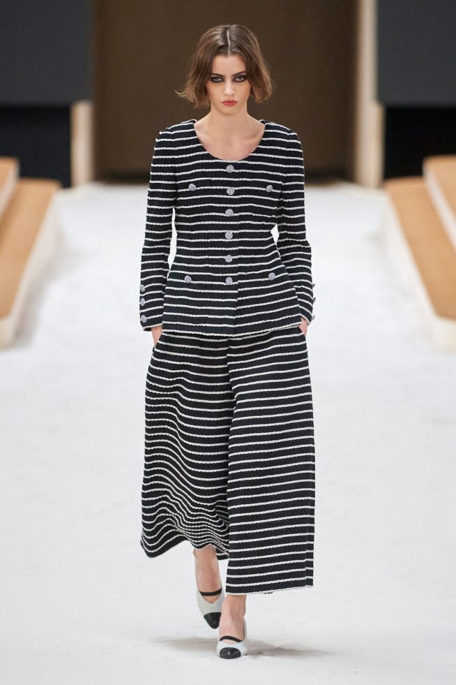 00017-chanel-couture-spring-22-credit-gorunway