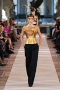 00019-schiaparelli-couture-spring-22-credit-gorunway