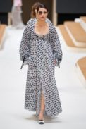 00023-chanel-couture-spring-22-credit-gorunway