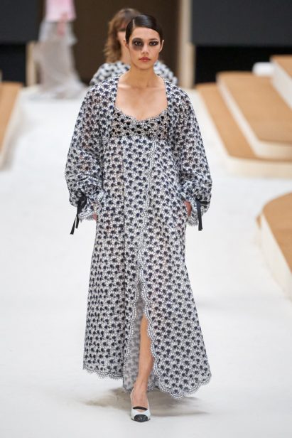 00023-chanel-couture-spring-22-credit-gorunway