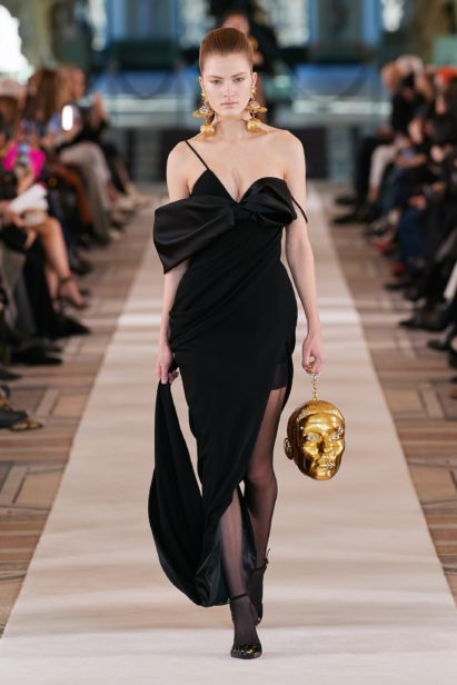 00024-schiaparelli-couture-spring-22-credit-gorunway