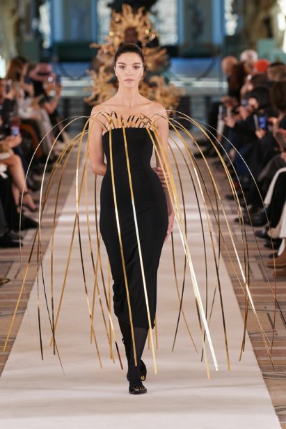 00028-schiaparelli-couture-spring-22-credit-gorunway