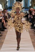 00029-schiaparelli-couture-spring-22-credit-gorunway