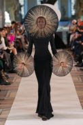 00030-schiaparelli-couture-spring-22-credit-gorunway