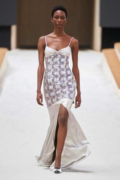 00039-chanel-couture-spring-22-credit-gorunway