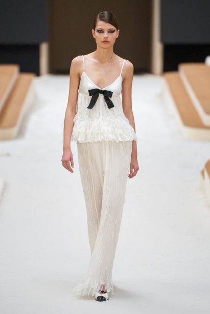 00044-chanel-couture-spring-22-credit-gorunway