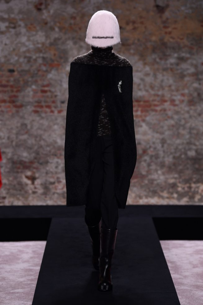 00004-raf-simons-fall-22-london-credit-brand