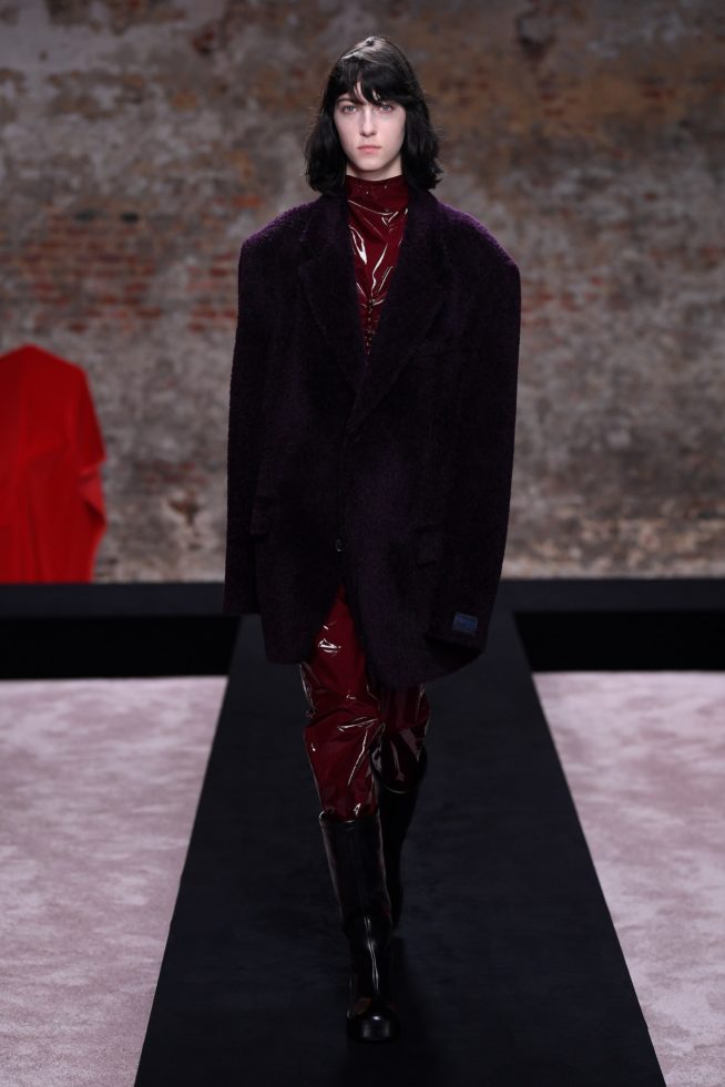 00005-raf-simons-fall-22-london-credit-brand
