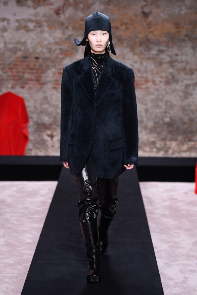 00008-raf-simons-fall-22-london-credit-brand