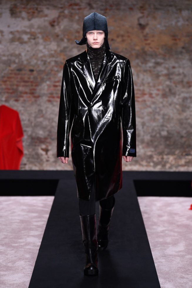 00010-raf-simons-fall-22-london-credit-brand