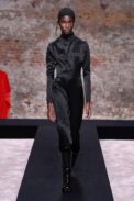 00012-raf-simons-fall-22-london-credit-brand