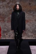 00026-raf-simons-fall-22-london-credit-brand