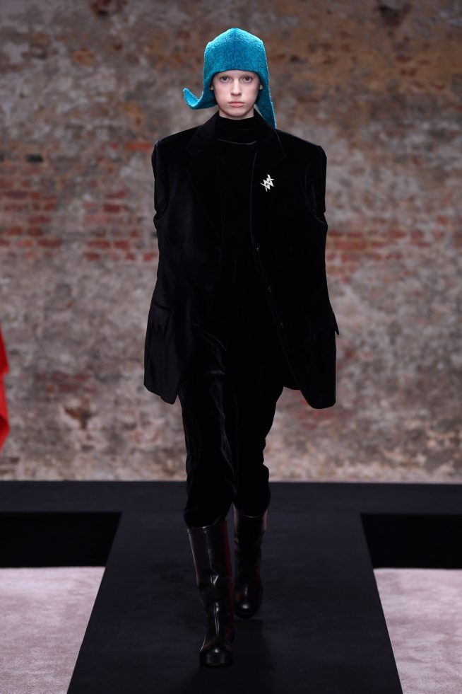 00027-raf-simons-fall-22-london-credit-brand