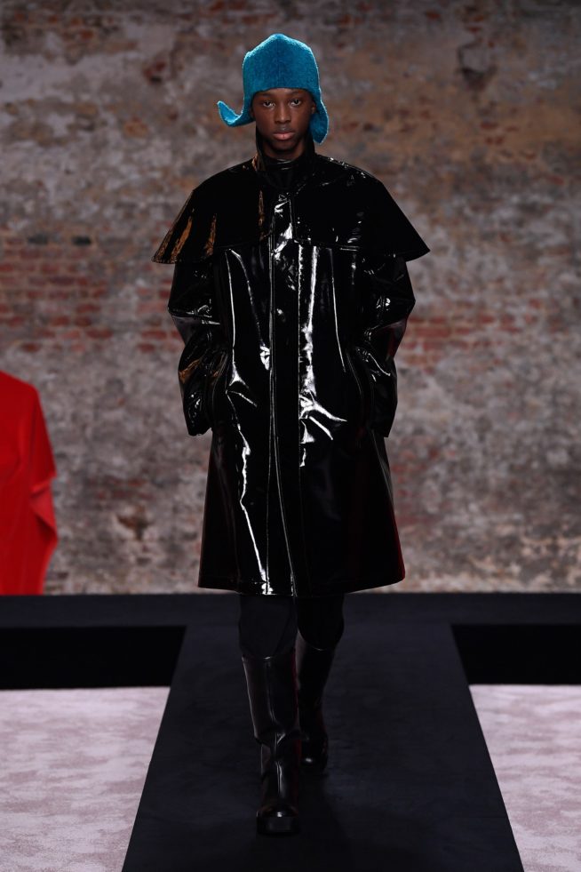 00031-raf-simons-fall-22-london-credit-brand