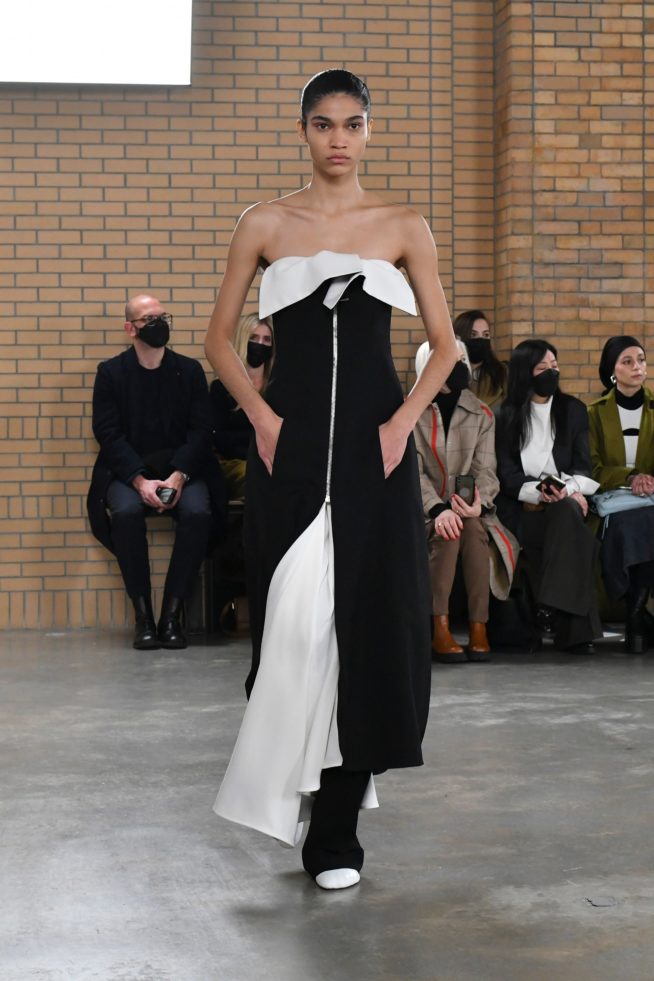 00034-proenzaschouler-fall-22-newyork-credit-jonasgustavasson