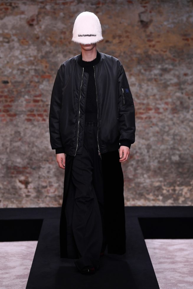 00038-raf-simons-fall-22-london-credit-brand