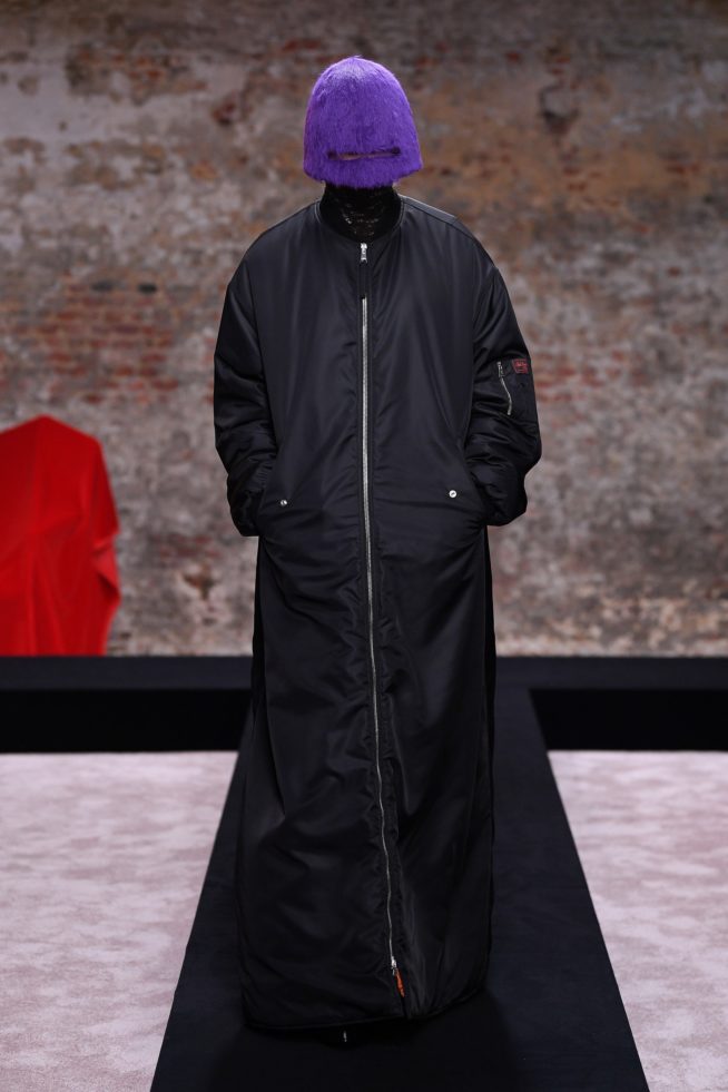 00039-raf-simons-fall-22-london-credit-brand