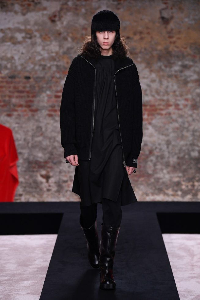 00041-raf-simons-fall-22-london-credit-brand