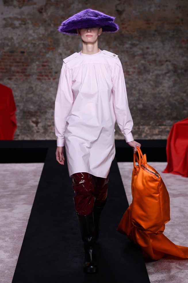 00043-raf-simons-fall-22-london-credit-brand