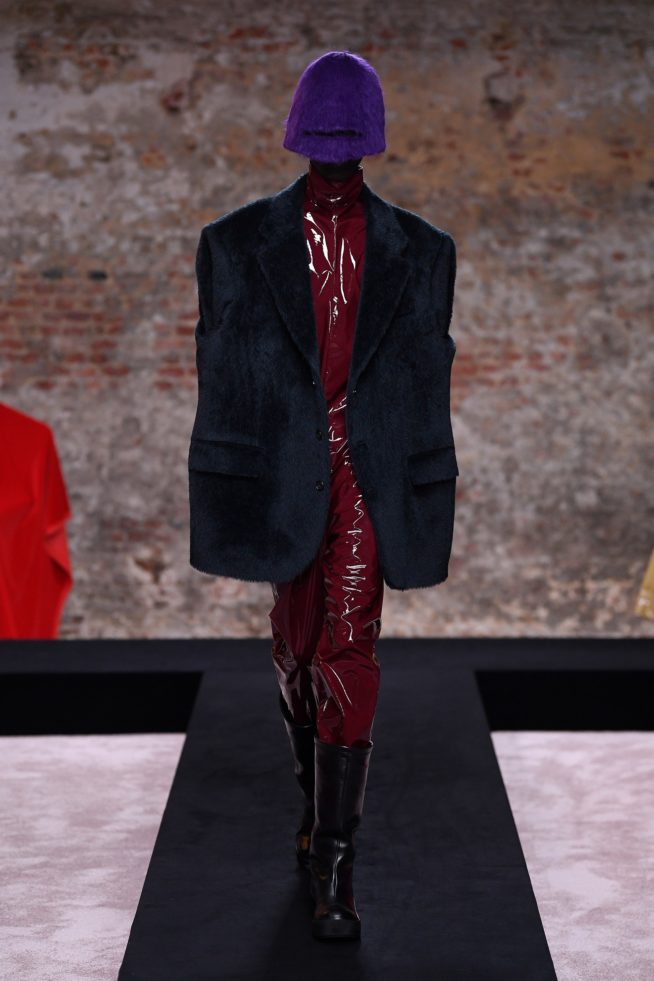 00047-raf-simons-fall-22-london-credit-brand